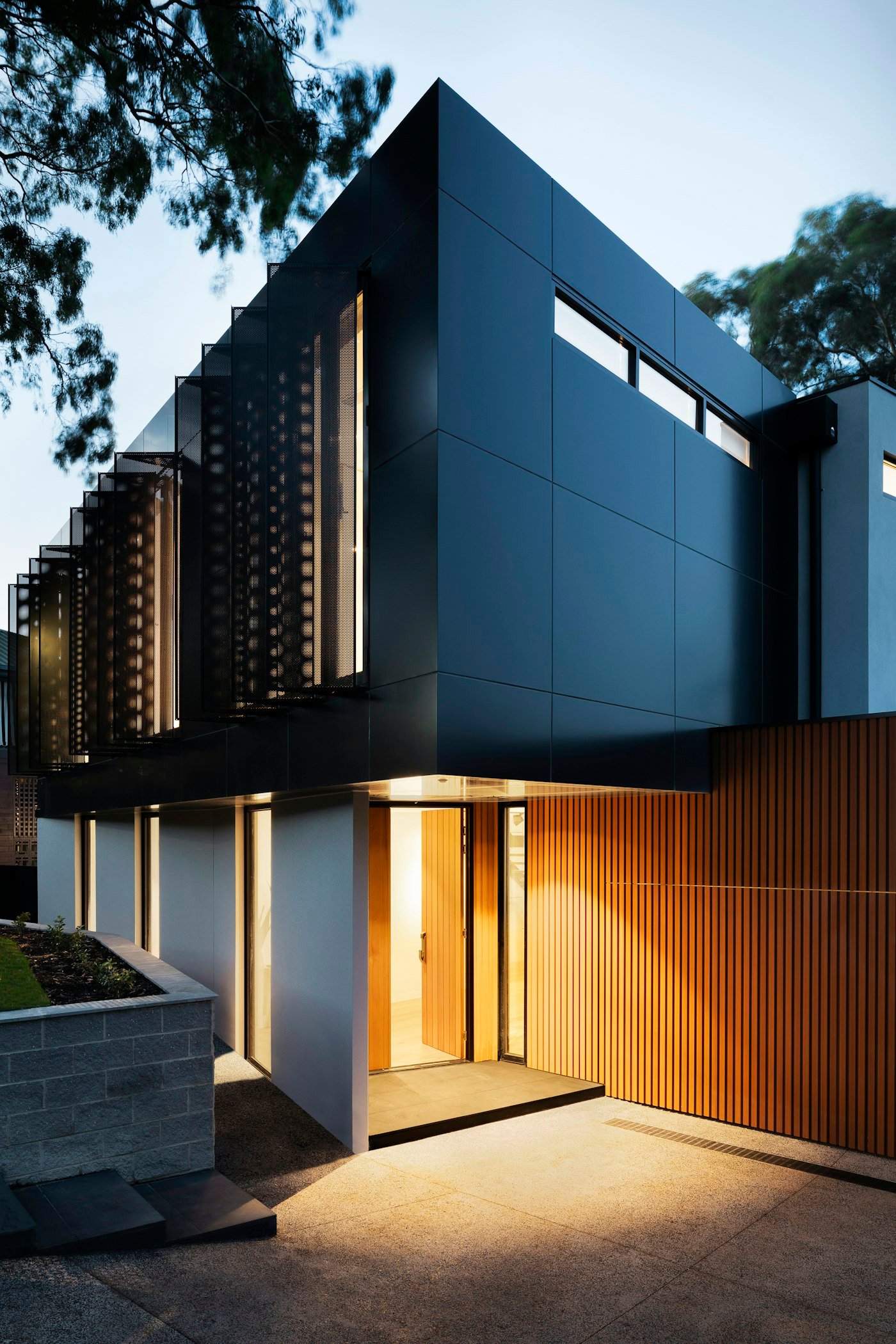 Tall architectural volume with taut vertical structure